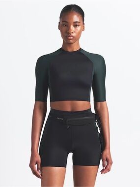 Nike Skims Shine Women’s padded 1/2 sleeve crop top
